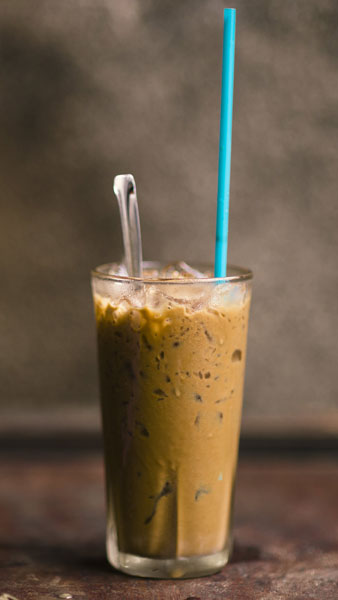 iced-coffee-straw